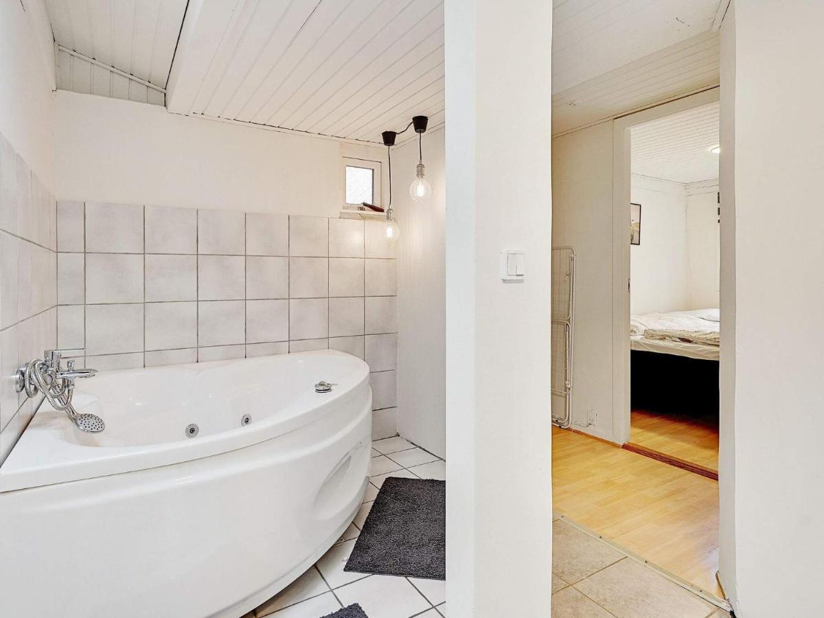 8 Person Holiday Home In R M Kongsmark Extérieur photo